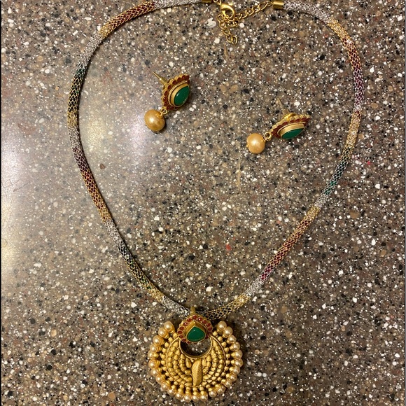 Artificial Design Necklace And Pierced Earring Set - Picture 3 of 5